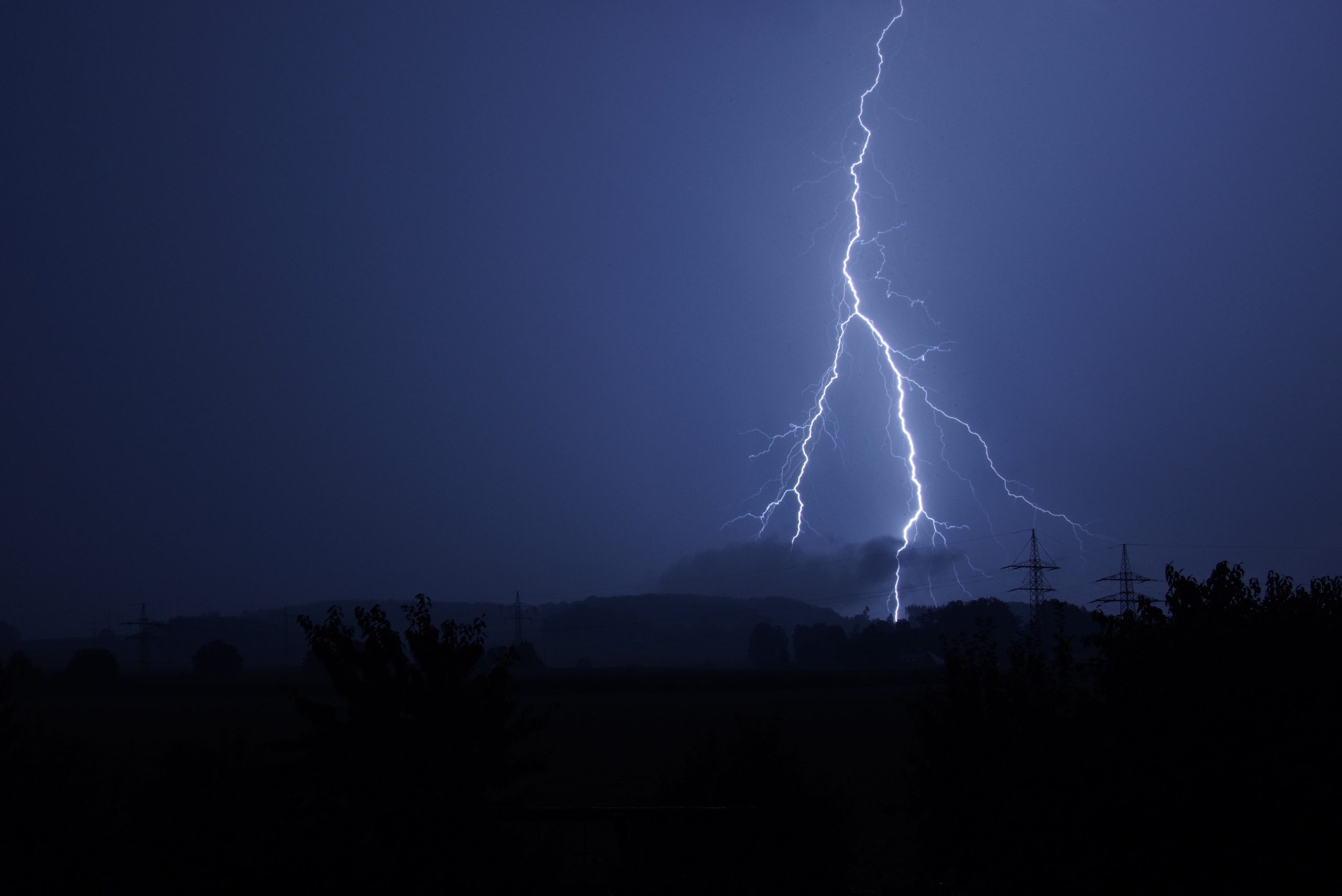 Read more about the article Lightning kills dad, mum, daughter, son